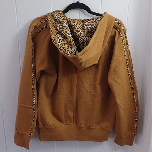 RYD Collection Animal Print Hoodie - Picture 4 of 6